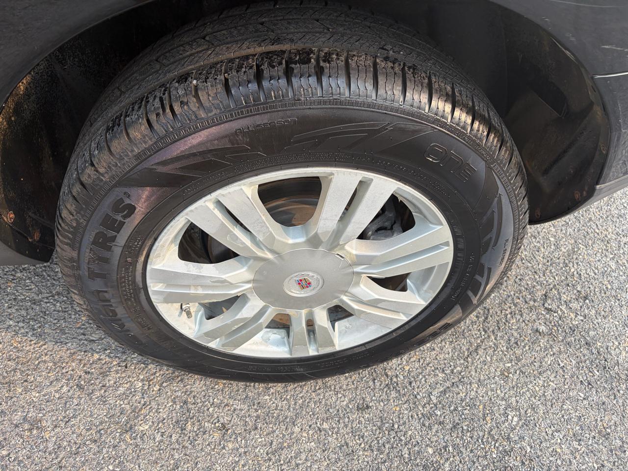 Cadillac SRX Base 2010