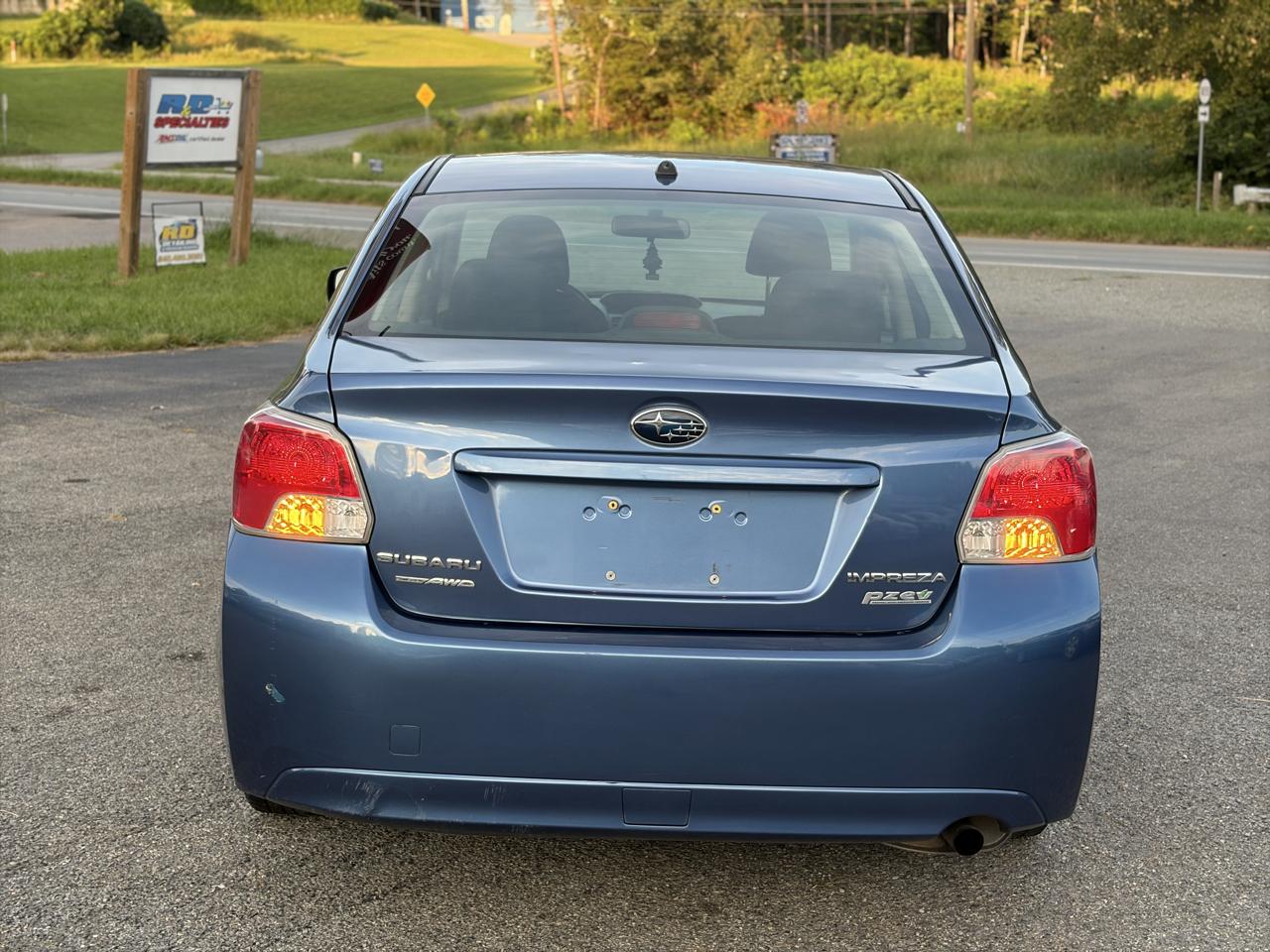 Subaru Impreza 2.0i 4-door Manual 2014