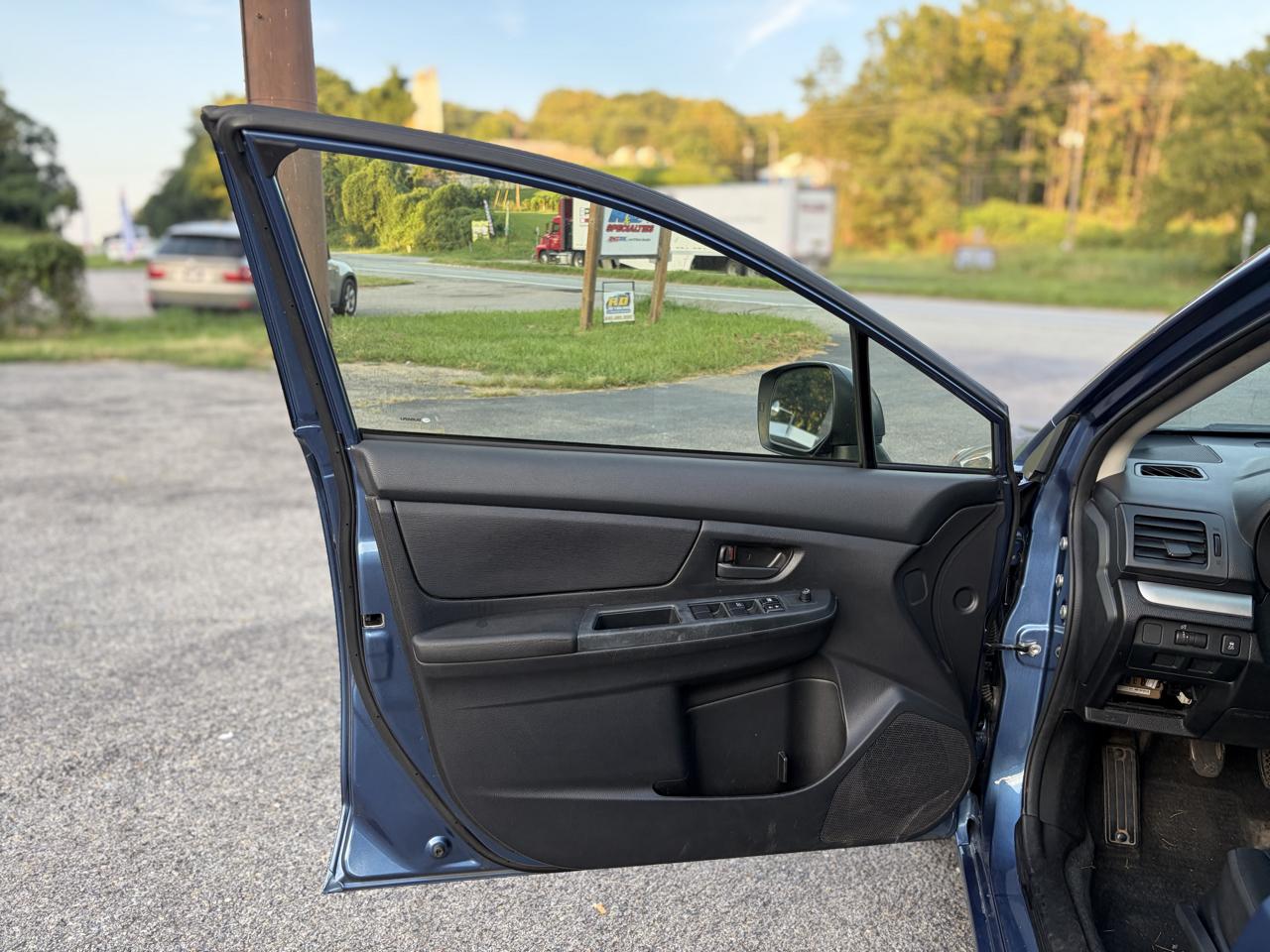 Subaru Impreza 2.0i 4-door Manual 2014