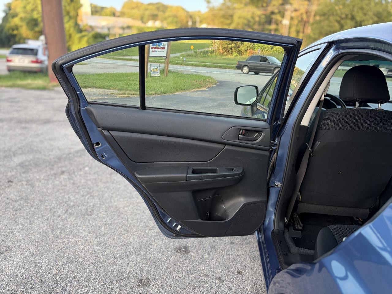 Subaru Impreza 2.0i 4-door Manual 2014