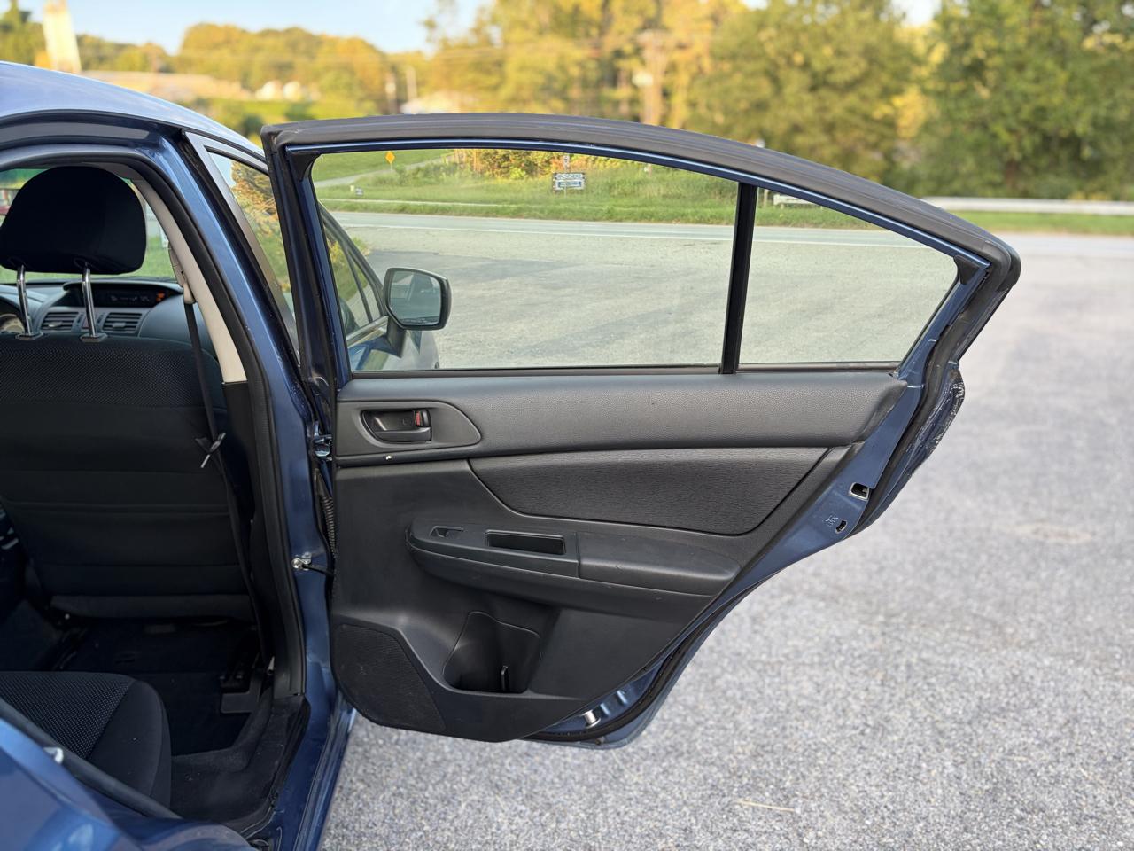 Subaru Impreza 2.0i 4-door Manual 2014