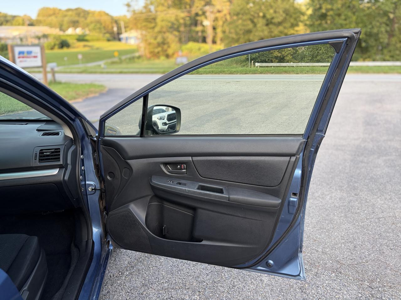 Subaru Impreza 2.0i 4-door Manual 2014