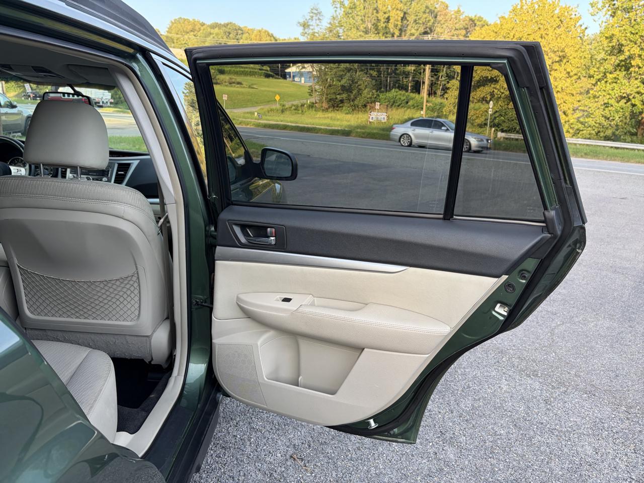 Subaru Outback 2.5i Premium 2010