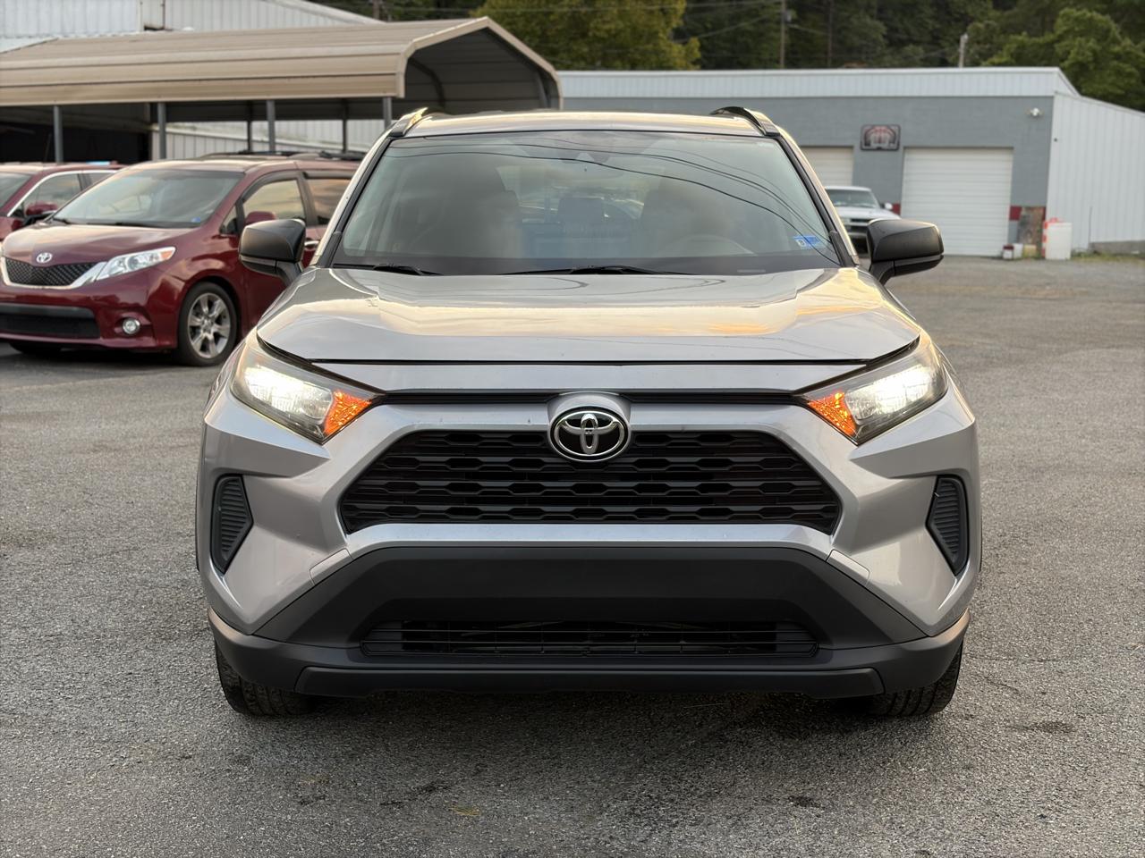 Toyota RAV4 LE 2019