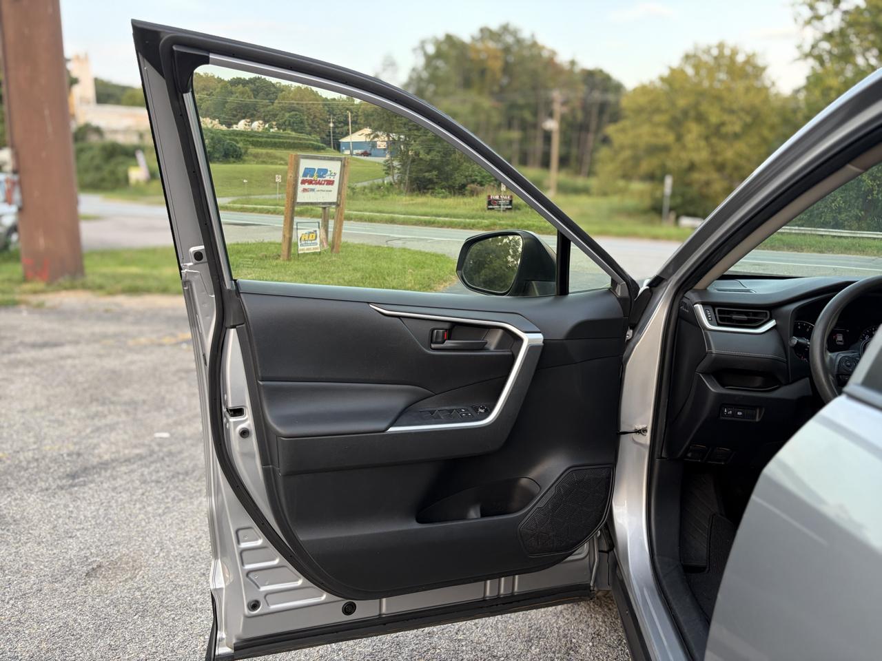 Toyota RAV4 LE 2019