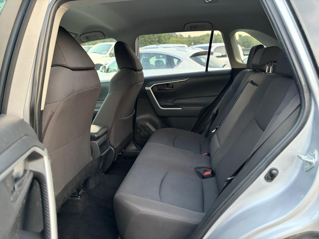 Toyota RAV4 LE 2019