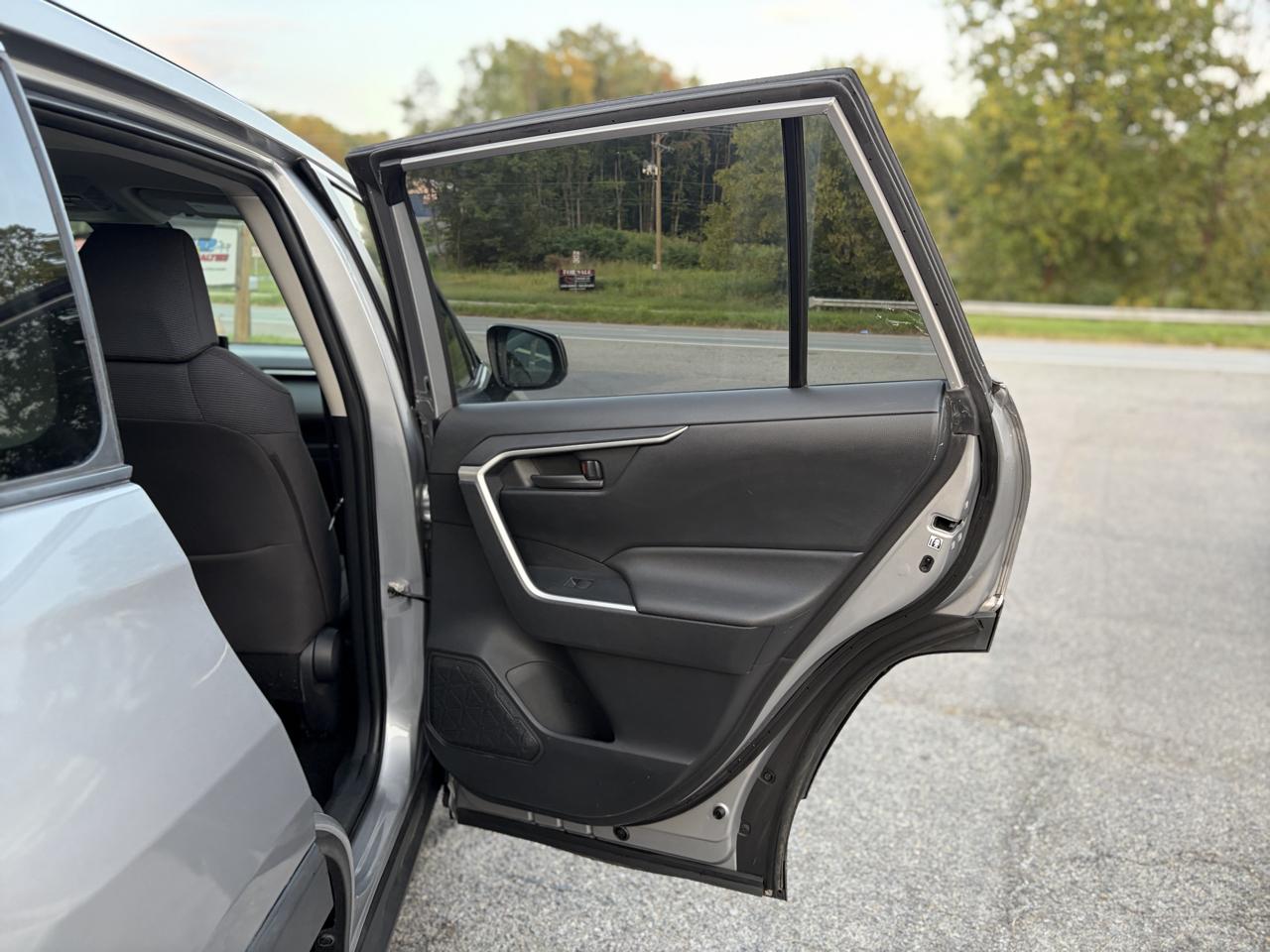 Toyota RAV4 LE 2019