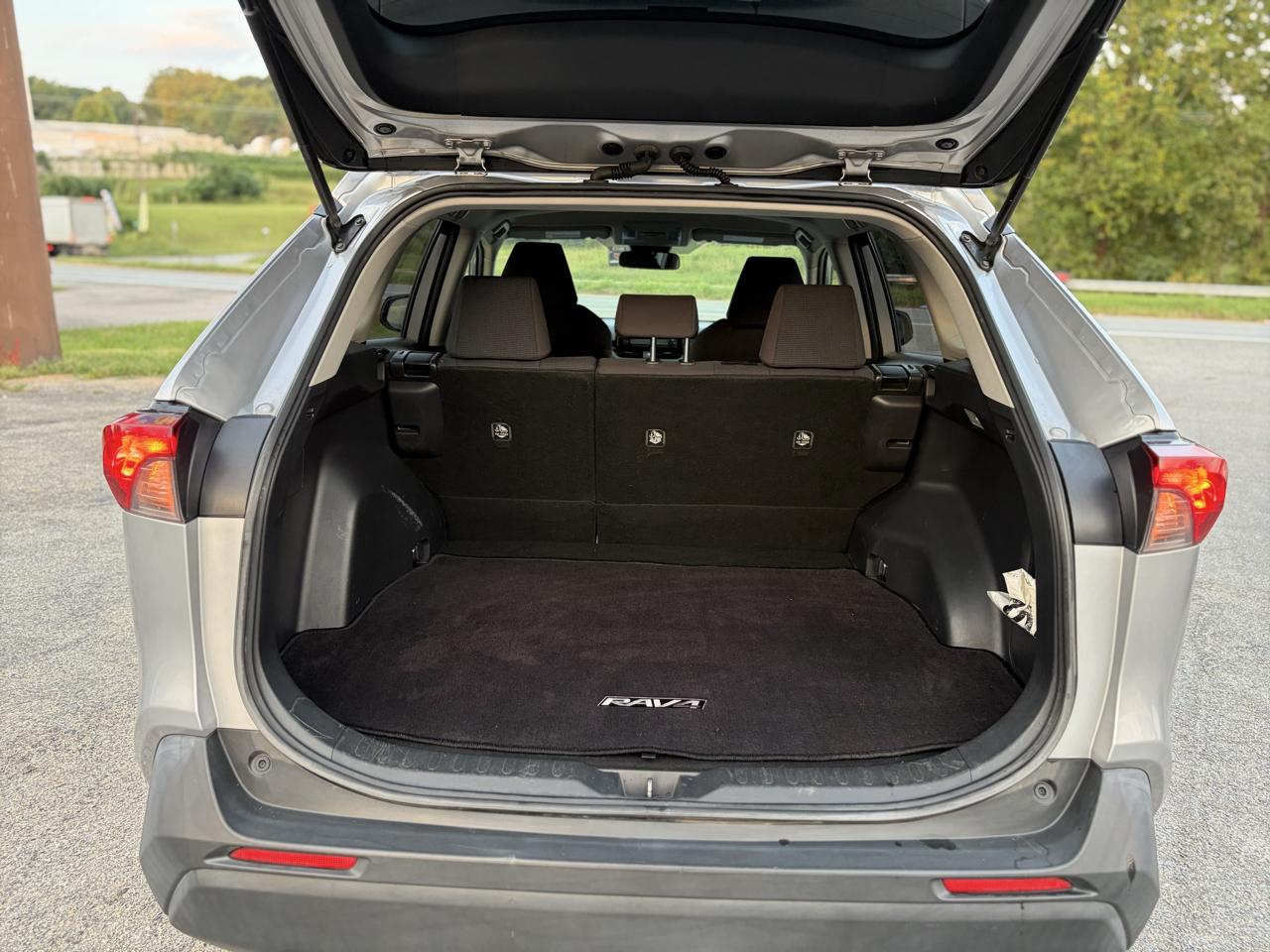 Toyota RAV4 LE 2019