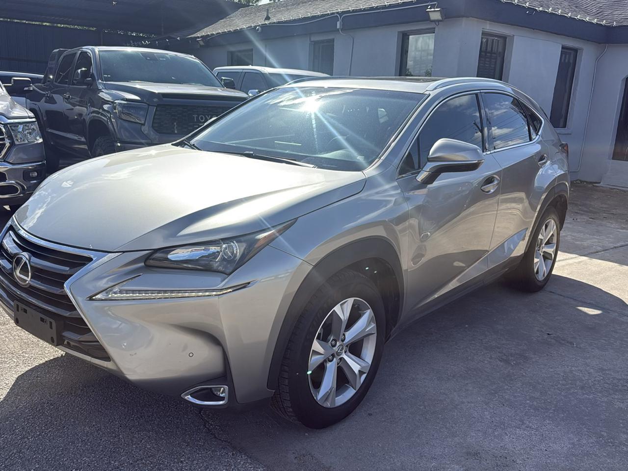 Lexus NX 200t FWD 2017