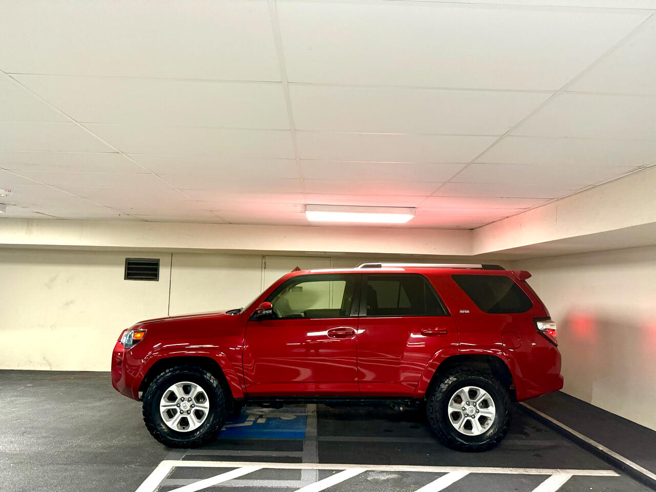 2022 Toyota 4Runner SR5 Premium 4WD photo 2