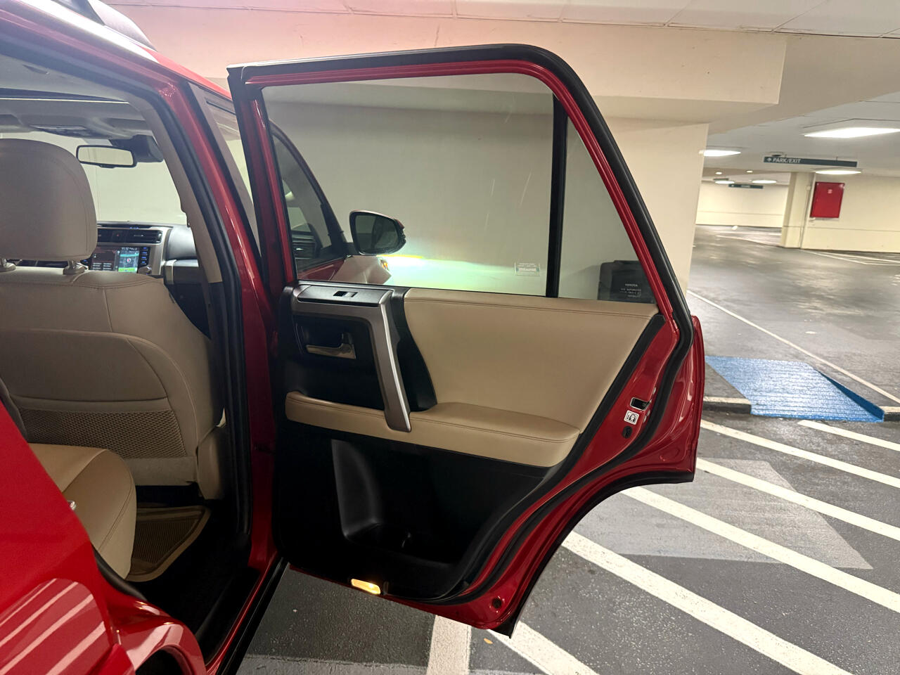 2022 Toyota 4Runner SR5 Premium 4WD photo 30