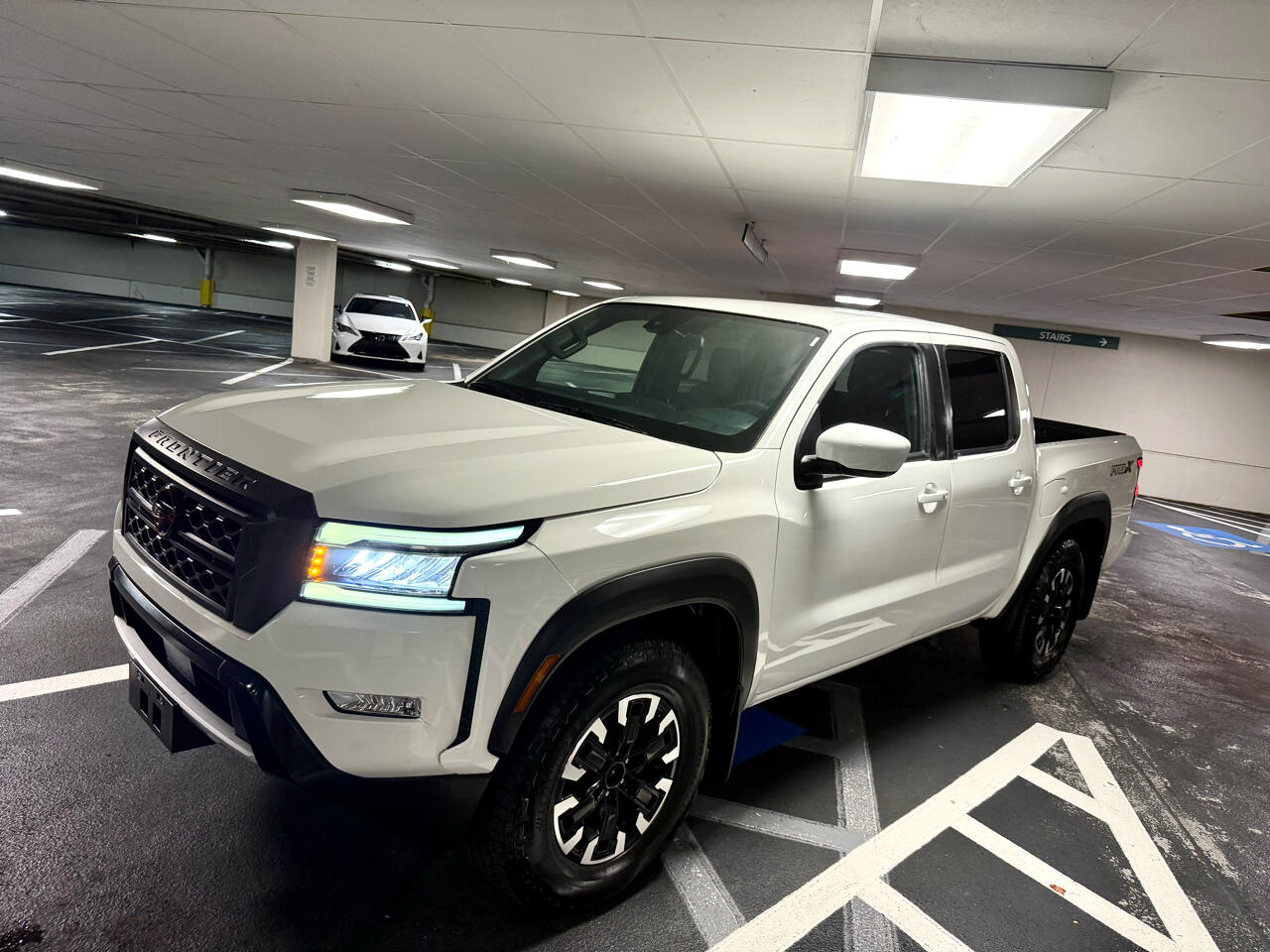2022 Nissan Frontier PRO-4X Crew Cab photo 3