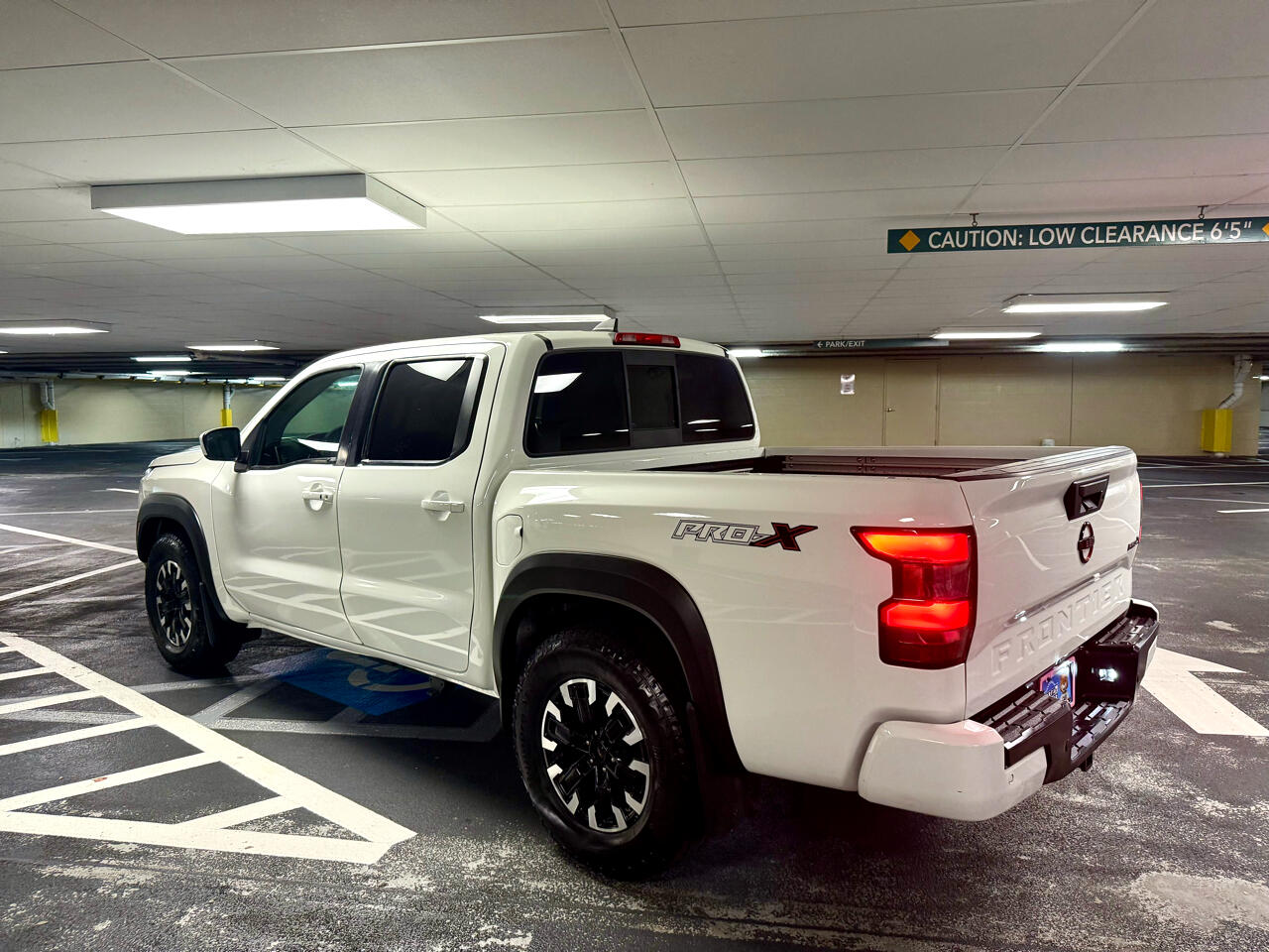 2022 Nissan Frontier PRO-4X Crew Cab photo 11