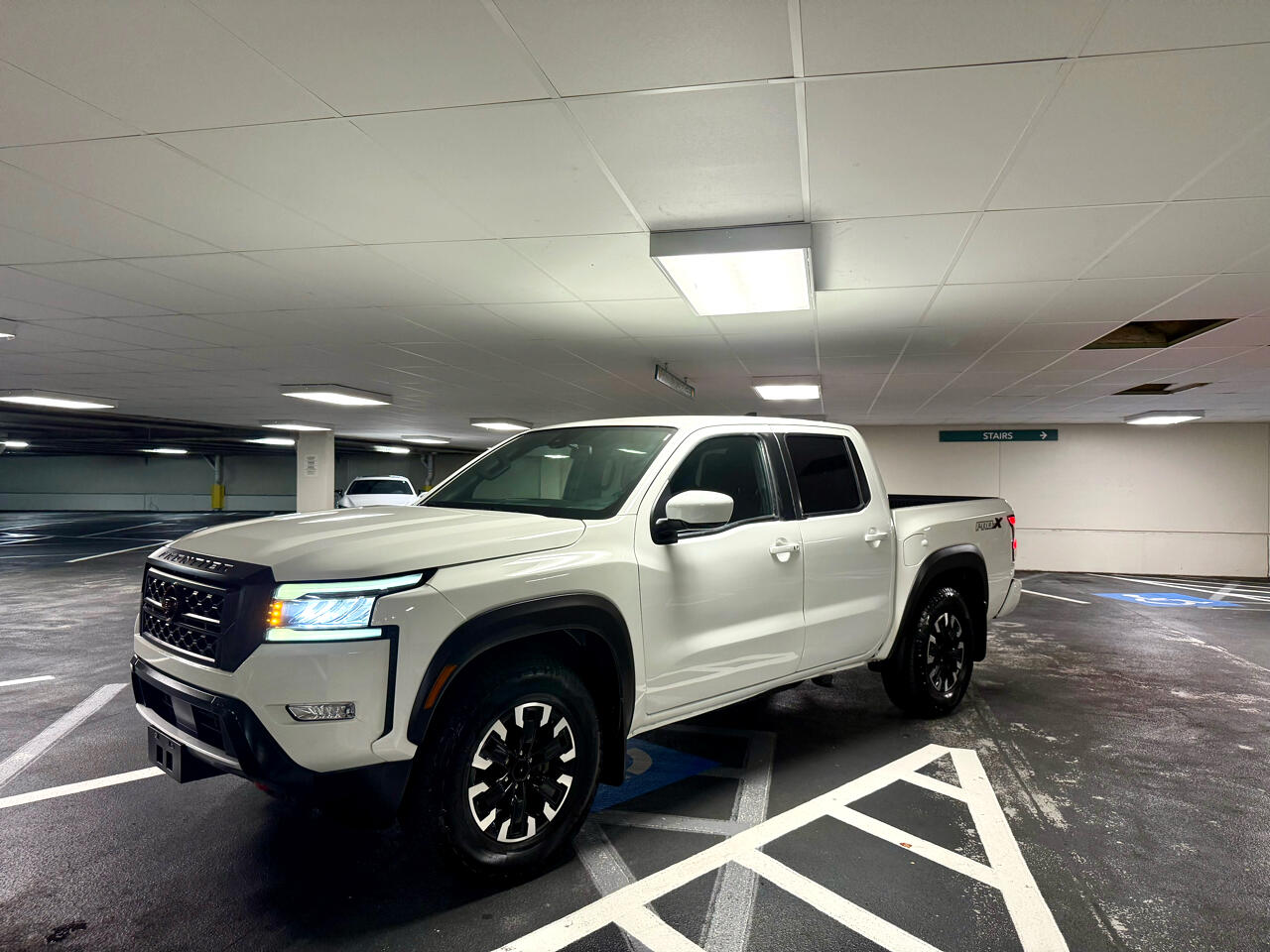 2022 Nissan Frontier PRO-4X Crew Cab photo 12