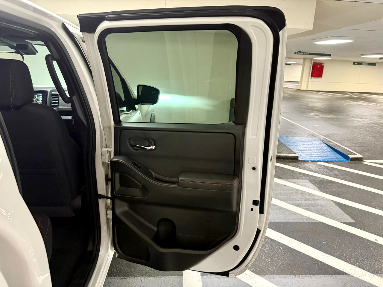 2022 Nissan Frontier PRO-4X Crew Cab photo 23