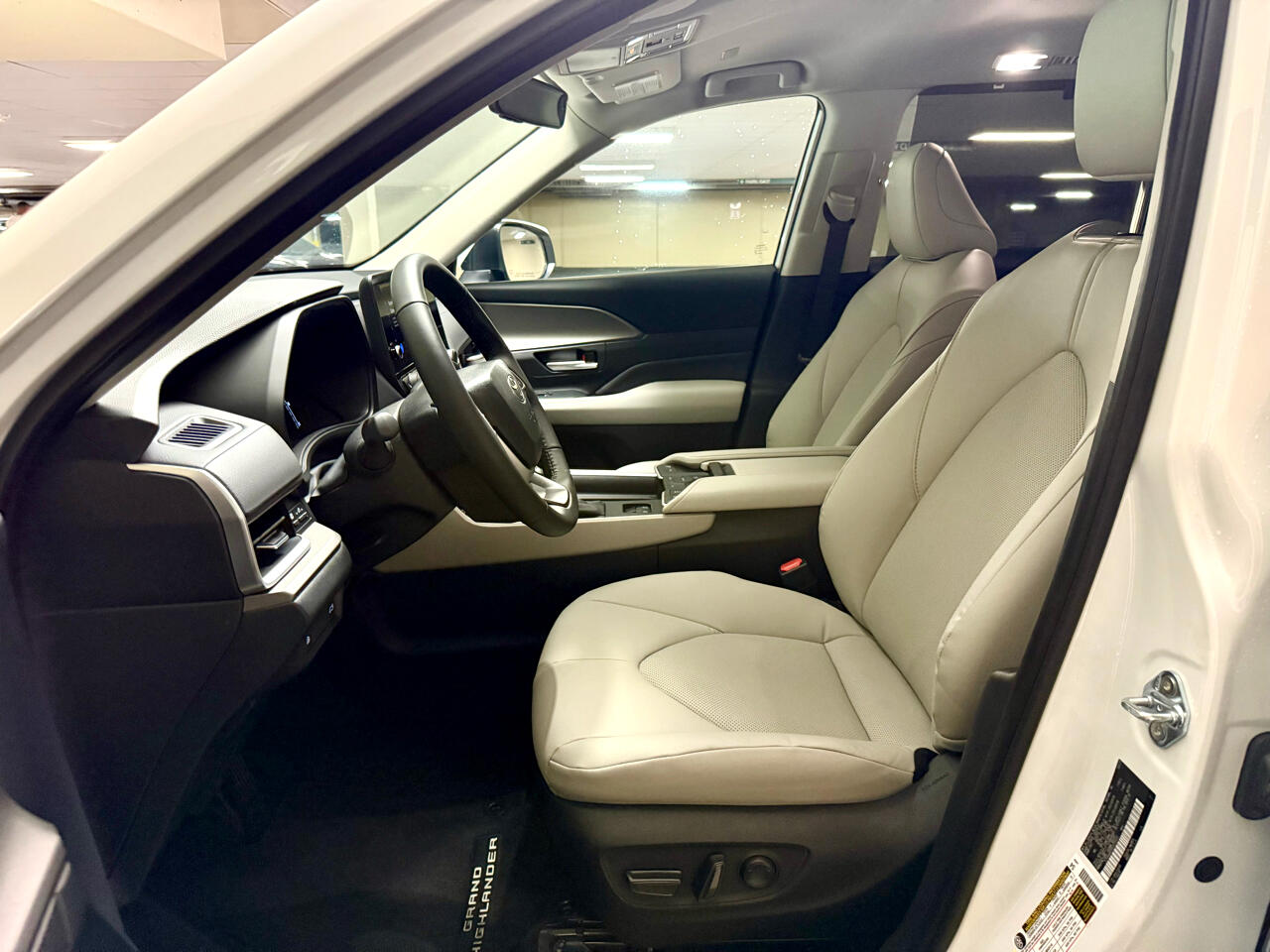 2025 Toyota Grand Highlander Limited photo 15