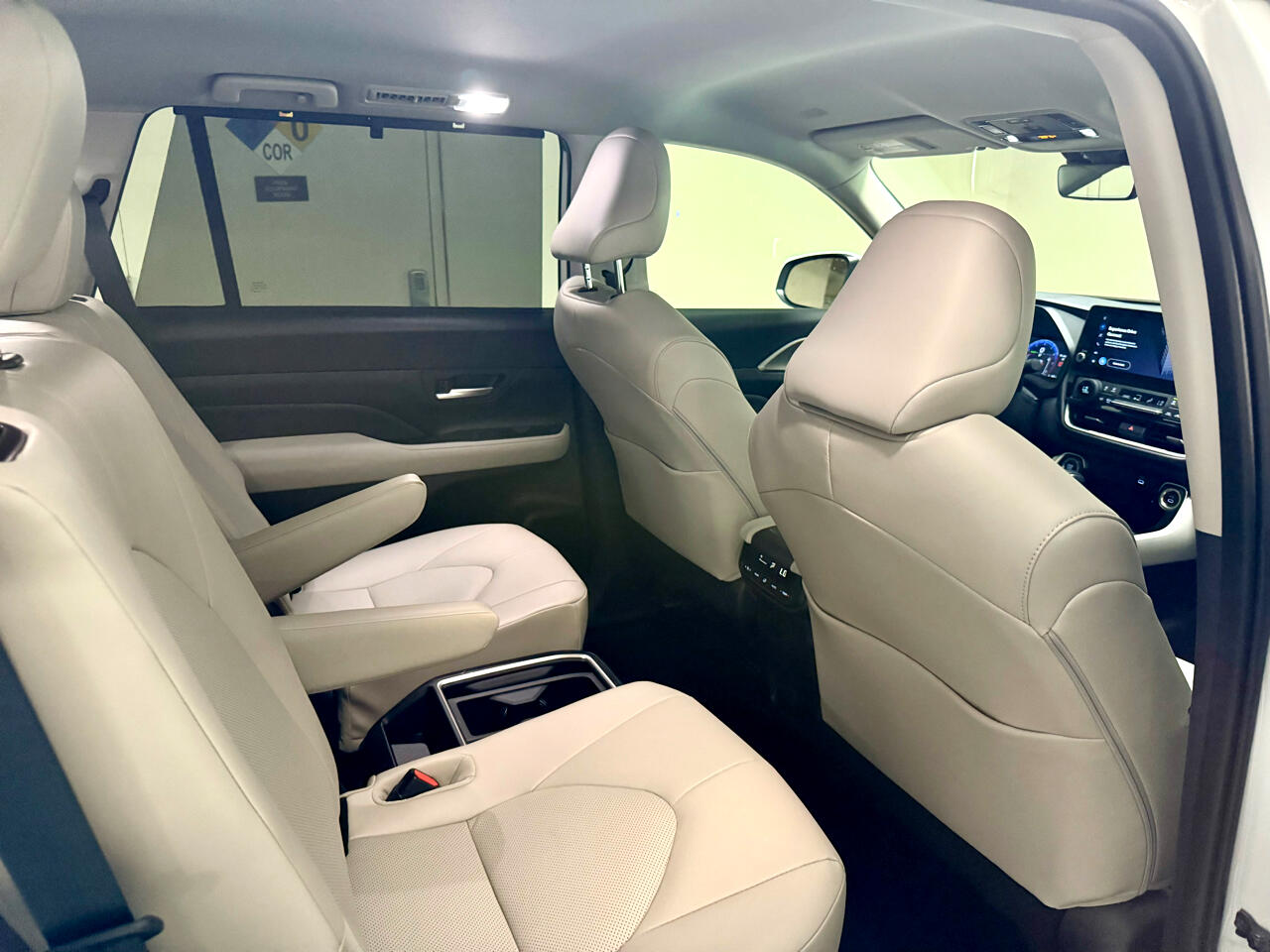 2025 Toyota Grand Highlander Limited photo 27