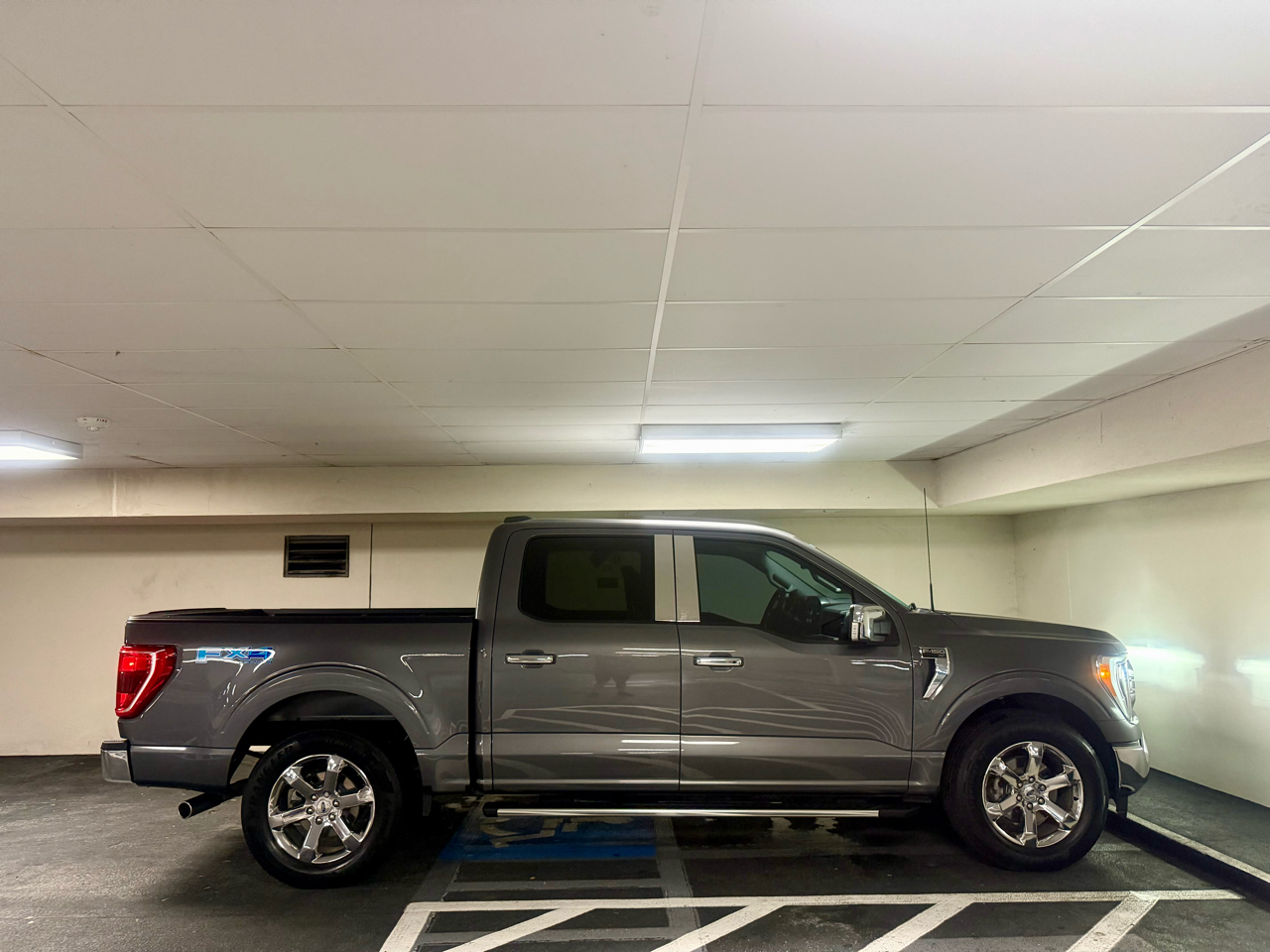Ford F-150 2WD SuperCrew 145" XLT 2023