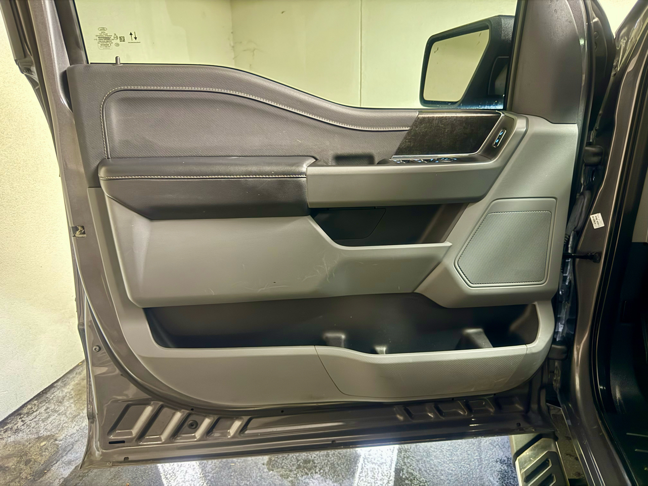 Ford F-150 2WD SuperCrew 145" XLT 2023