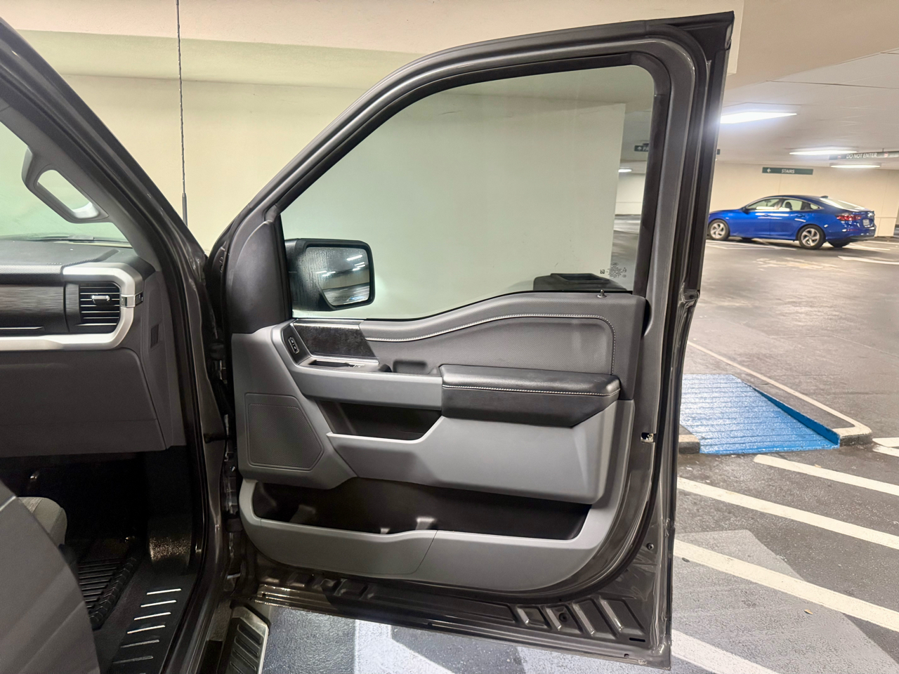 Ford F-150 2WD SuperCrew 145" XLT 2023