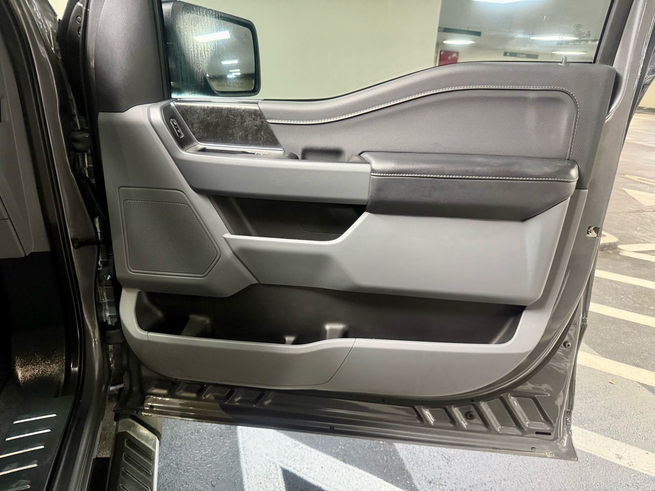 Ford F-150 2WD SuperCrew 145" XLT 2023