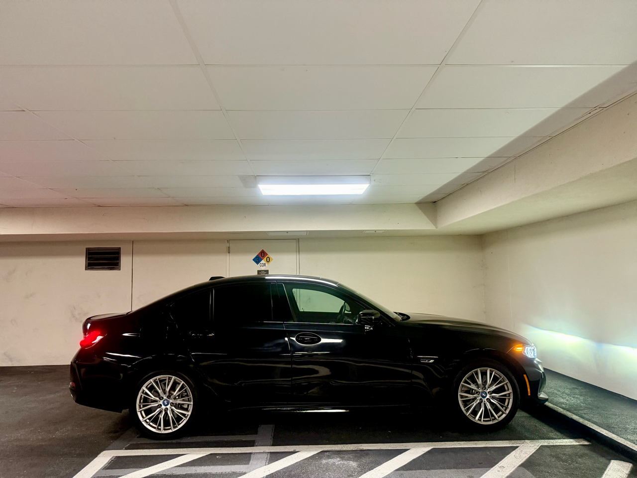 BMW 3-Series 330e 2023