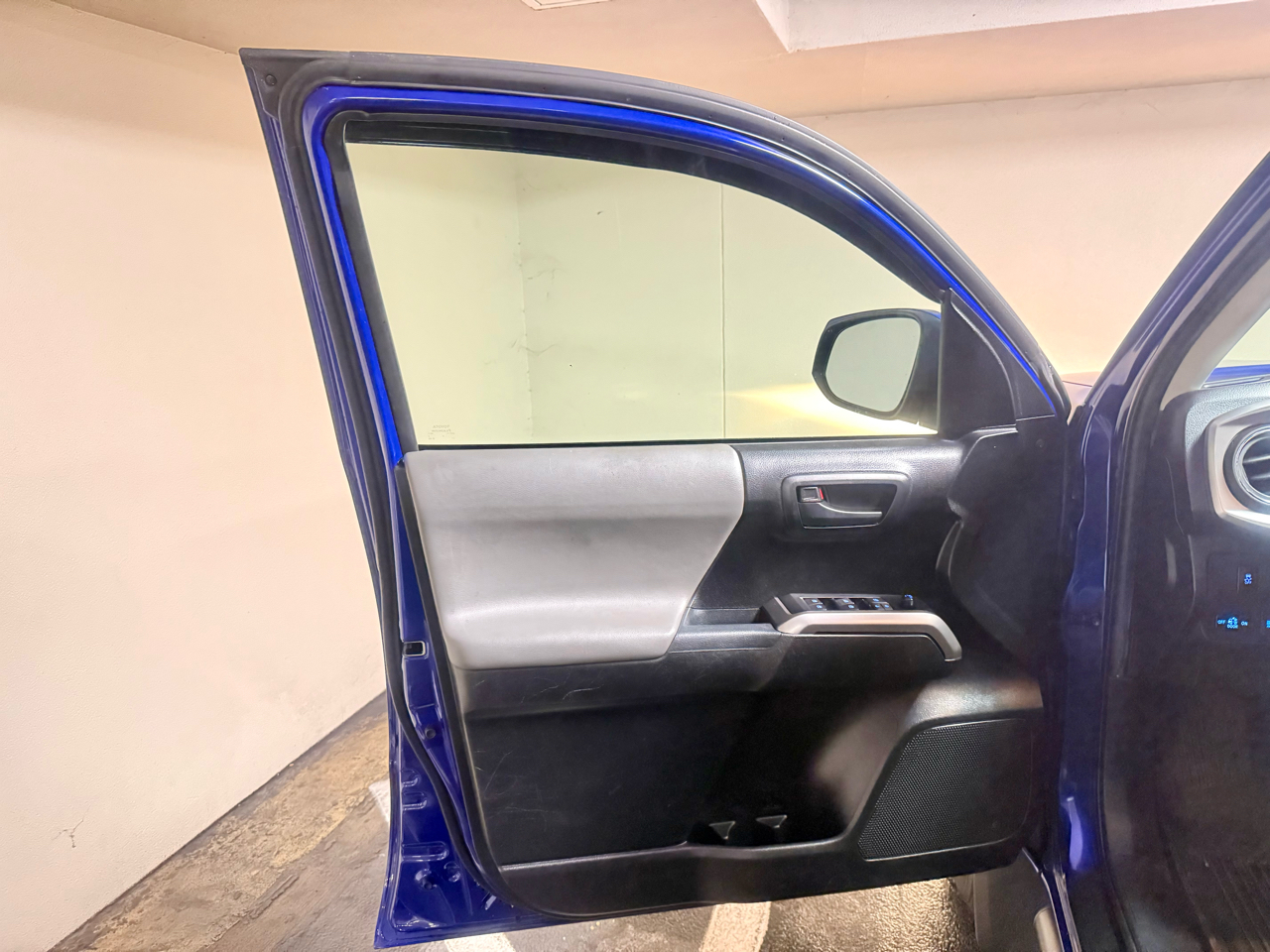 Toyota Tacoma 2WD Double Cab V6 AT SR5 (Natl) 2022