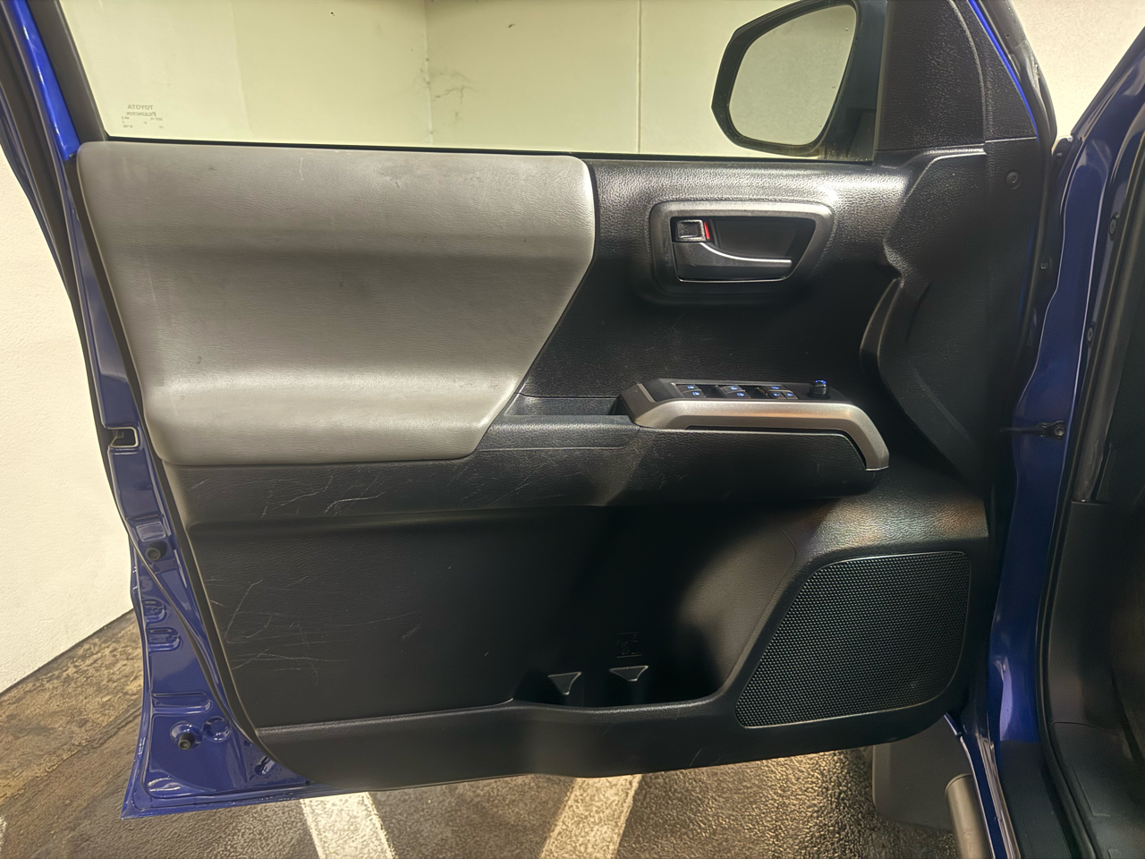 Toyota Tacoma 2WD Double Cab V6 AT SR5 (Natl) 2022