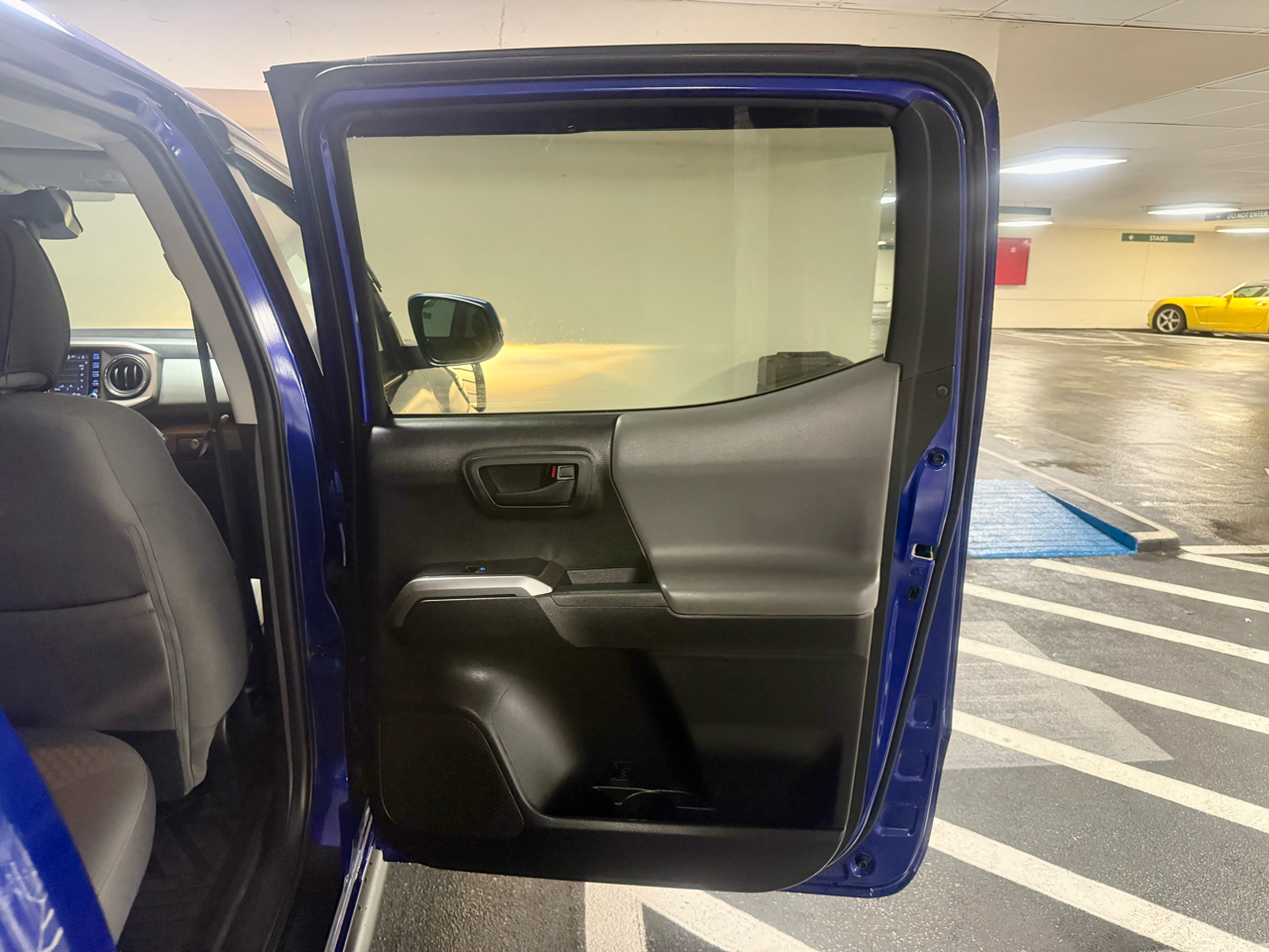 Toyota Tacoma 2WD Double Cab V6 AT SR5 (Natl) 2022