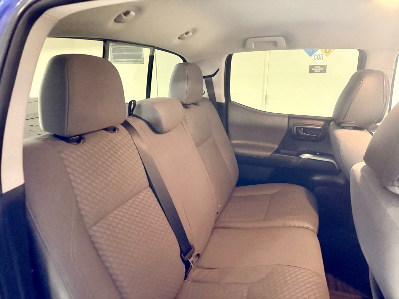 Toyota Tacoma 2WD Double Cab V6 AT SR5 (Natl) 2022