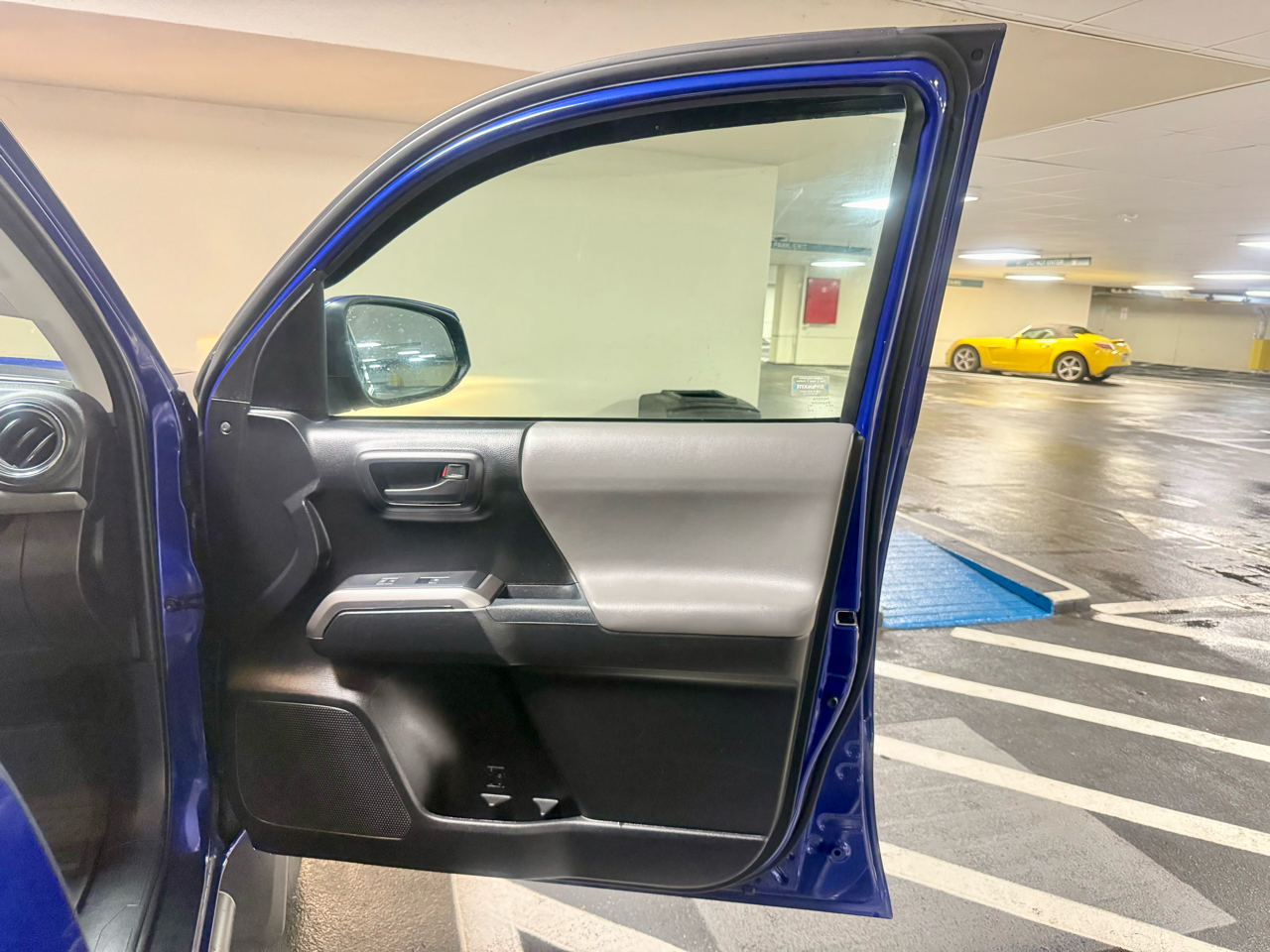 Toyota Tacoma 2WD Double Cab V6 AT SR5 (Natl) 2022