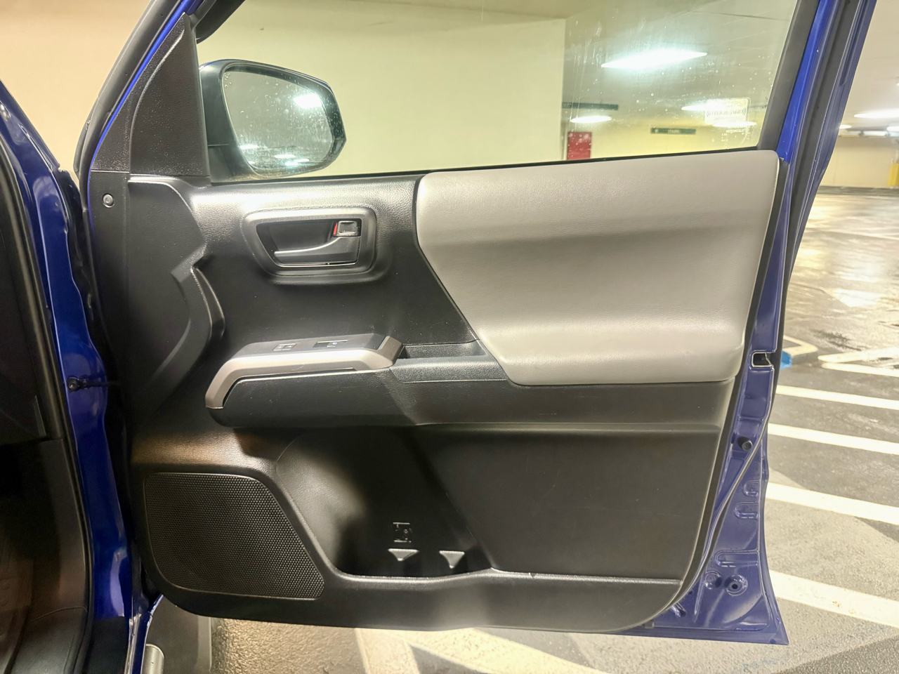 Toyota Tacoma 2WD Double Cab V6 AT SR5 (Natl) 2022