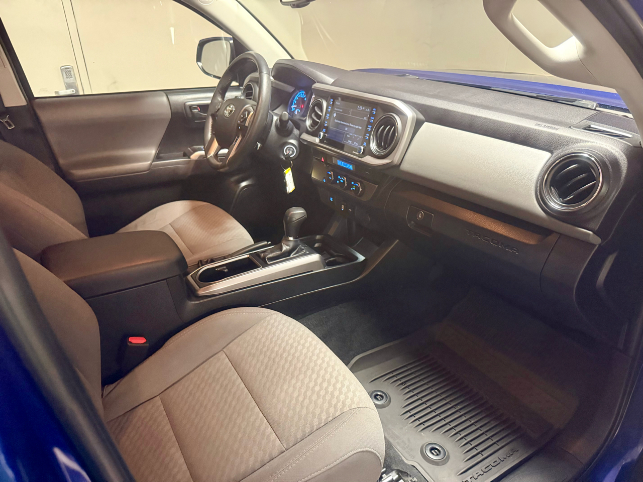 Toyota Tacoma 2WD Double Cab V6 AT SR5 (Natl) 2022