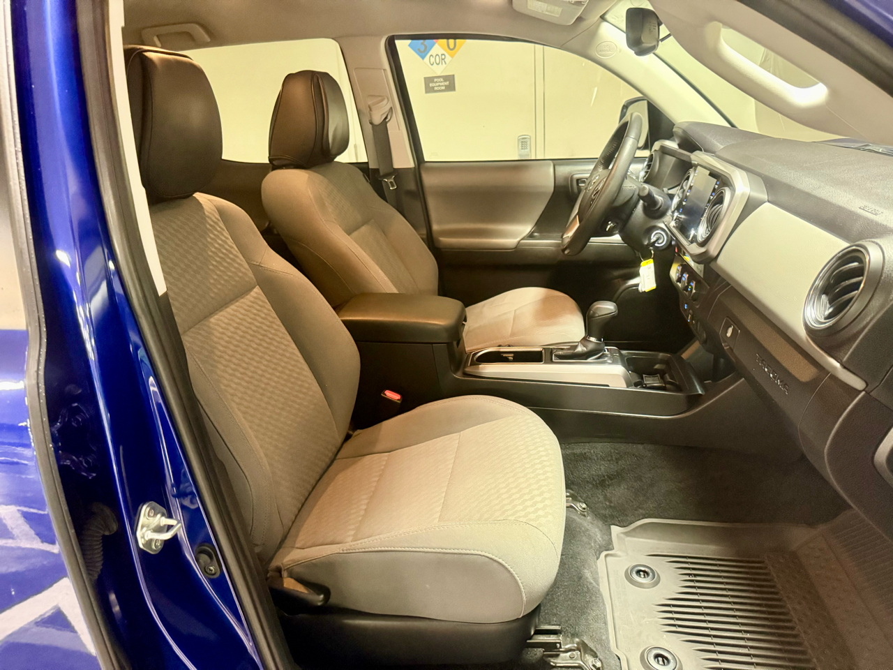 Toyota Tacoma 2WD Double Cab V6 AT SR5 (Natl) 2022