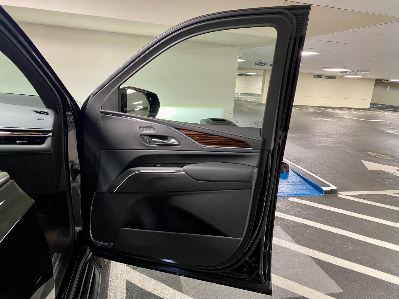 Cadillac Escalade ESV 4WD 4dr Premium Luxury 2023