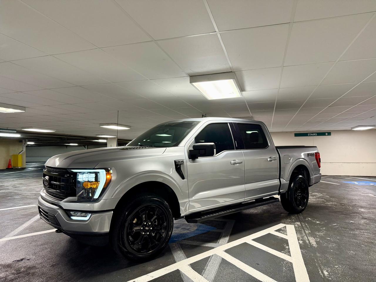 Ford F-150 4WD SuperCrew 145" XLT 2023