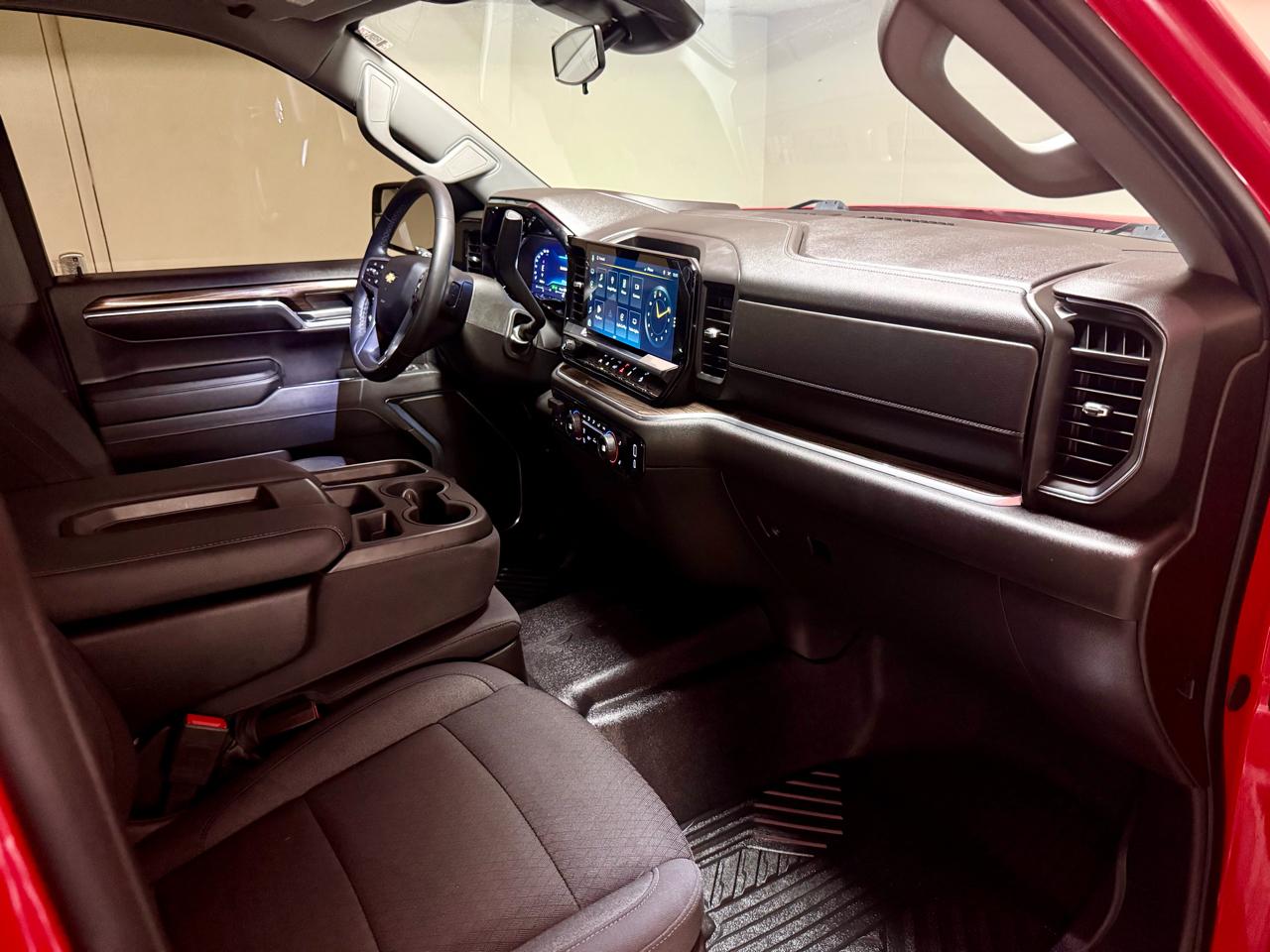 Chevrolet Silverado 1500 4WD Crew Cab 147" LT w/1LT 2024