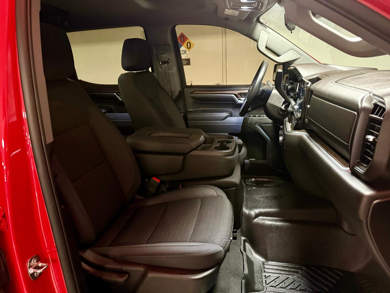 Chevrolet Silverado 1500 4WD Crew Cab 147" LT w/1LT 2024