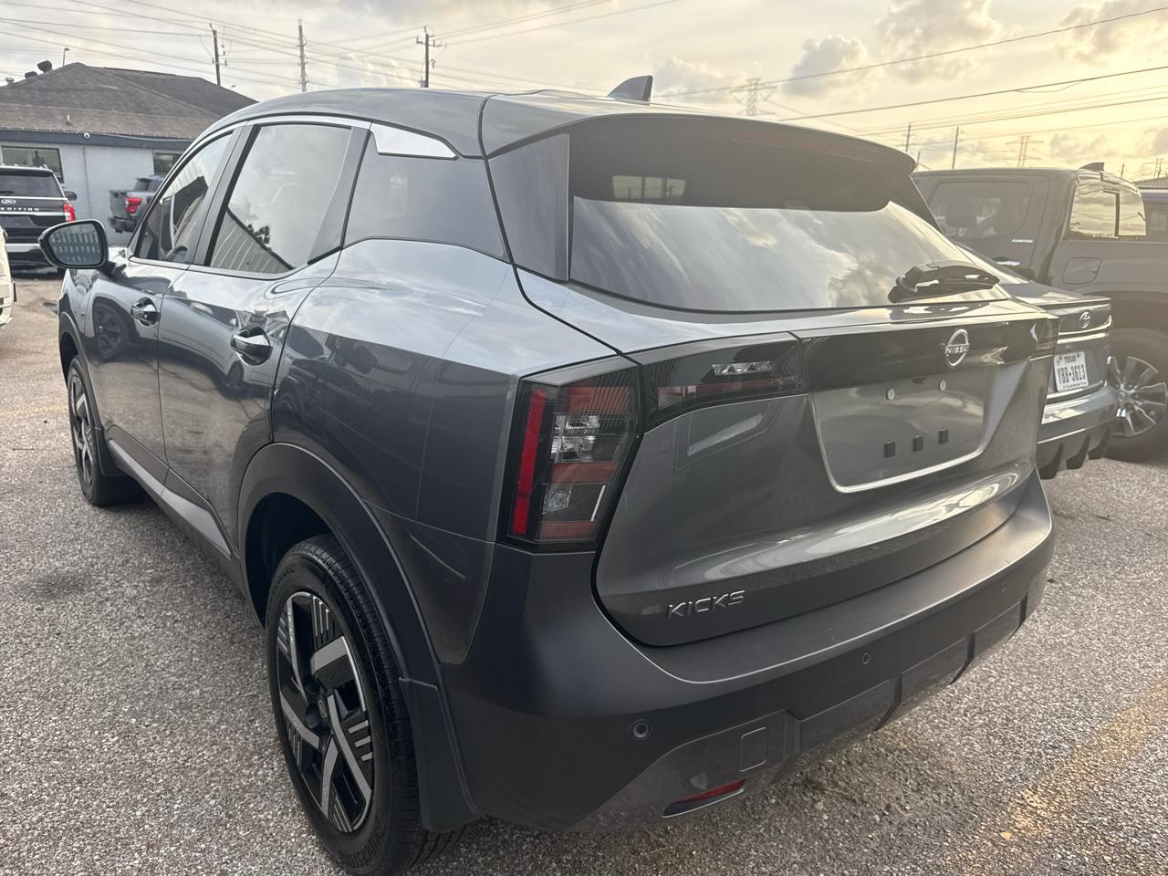 Nissan Kicks SV FWD 2025