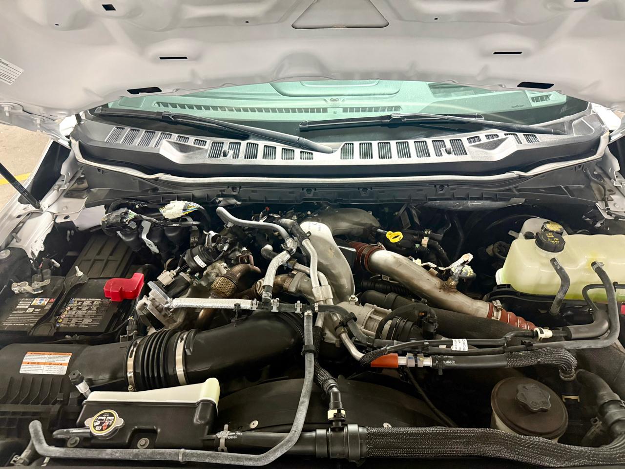 Ford Super Duty F-250 SRW Lariat 4WD Crew Cab 8' Box 2024