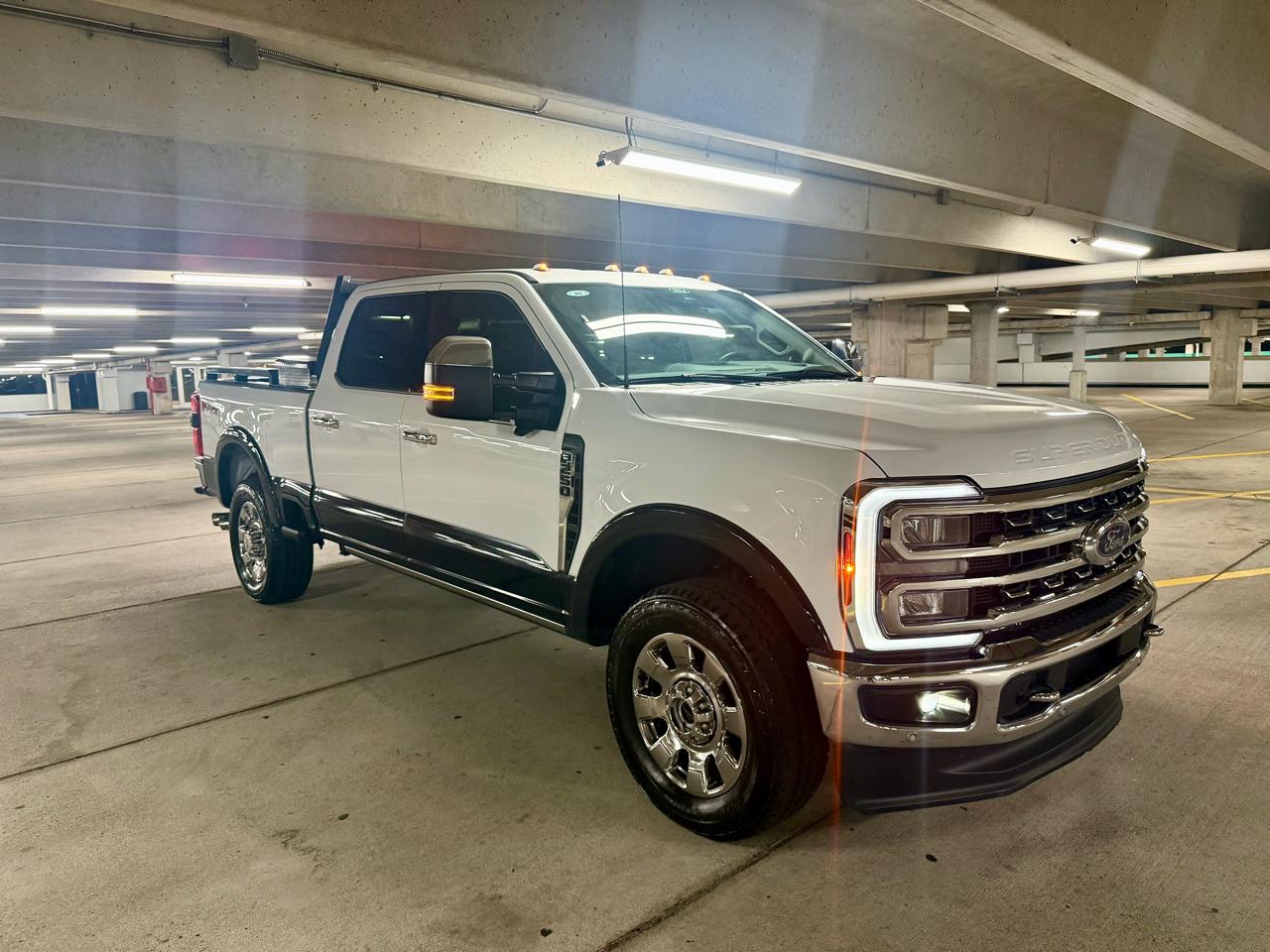 Ford Super Duty F-250 SRW Lariat 4WD Crew Cab 8' Box 2024