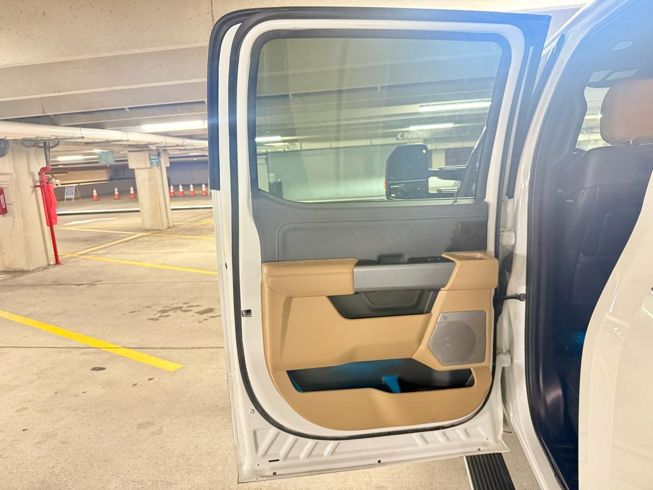 Ford Super Duty F-250 SRW Lariat 4WD Crew Cab 8' Box 2024