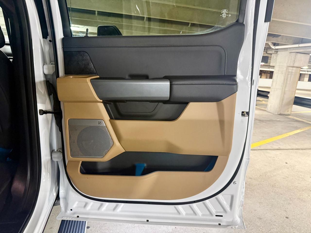 Ford Super Duty F-250 SRW Lariat 4WD Crew Cab 8' Box 2024