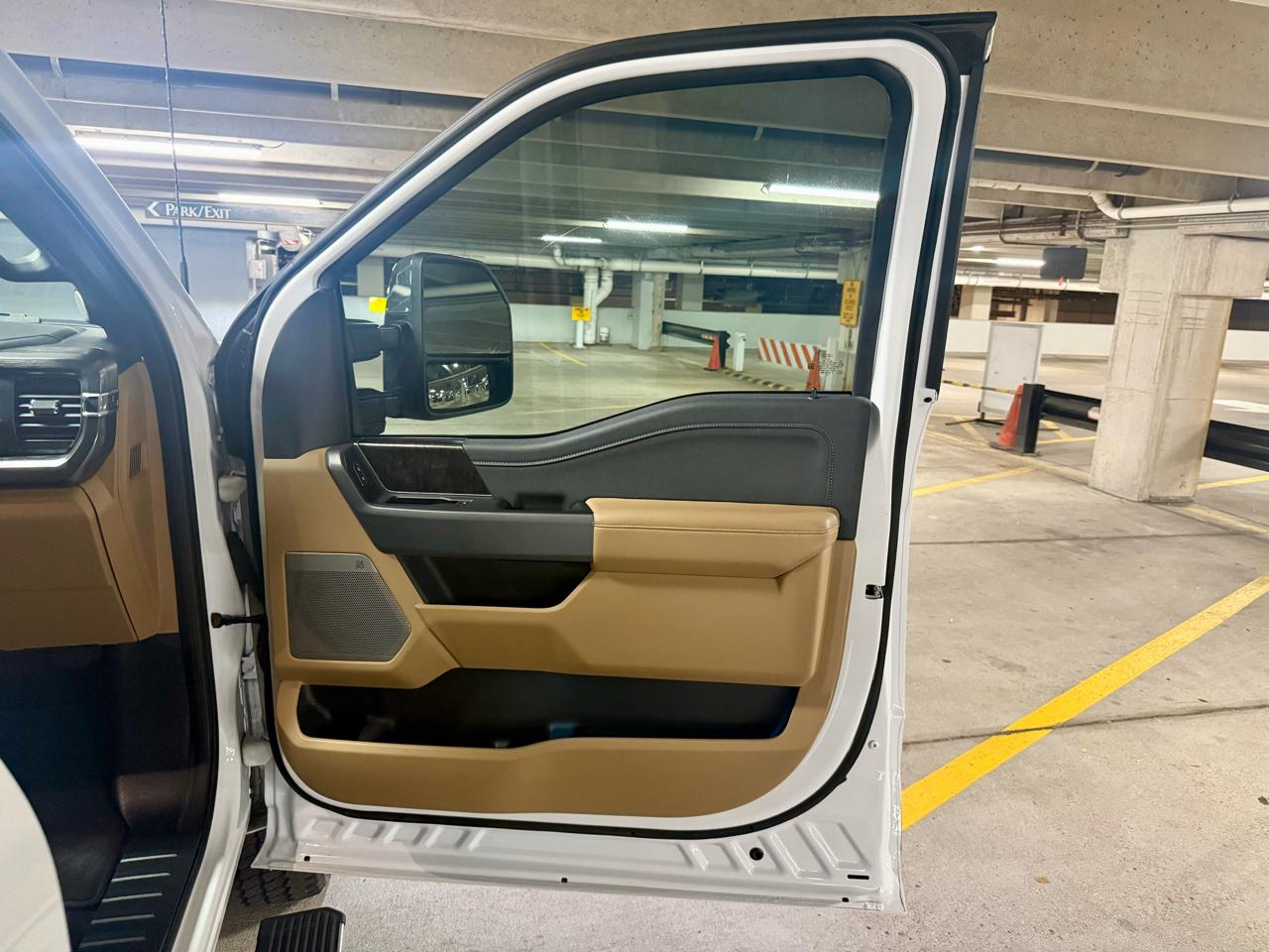 Ford Super Duty F-250 SRW Lariat 4WD Crew Cab 8' Box 2024