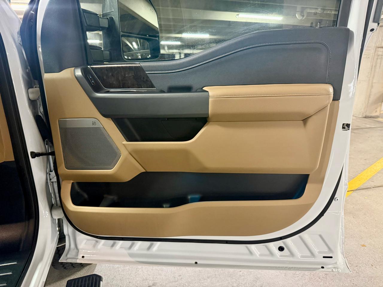 Ford Super Duty F-250 SRW Lariat 4WD Crew Cab 8' Box 2024