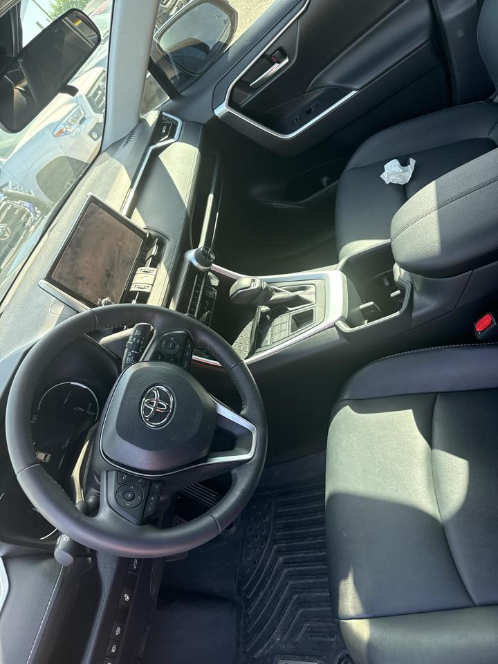 Toyota RAV4 XLE Premium AWD (Natl) 2024