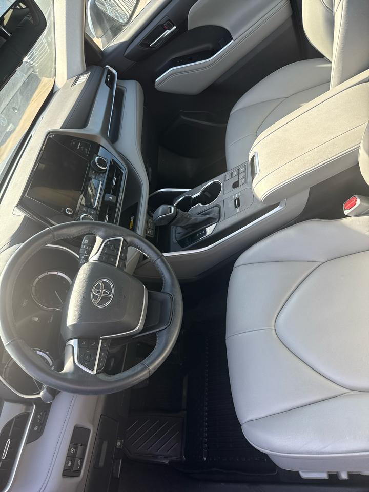 Toyota Highlander Platinum FWD (Natl) 2023