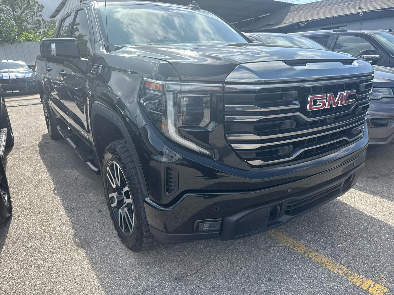 GMC Sierra 1500 4WD Crew Cab 147" AT4 2024