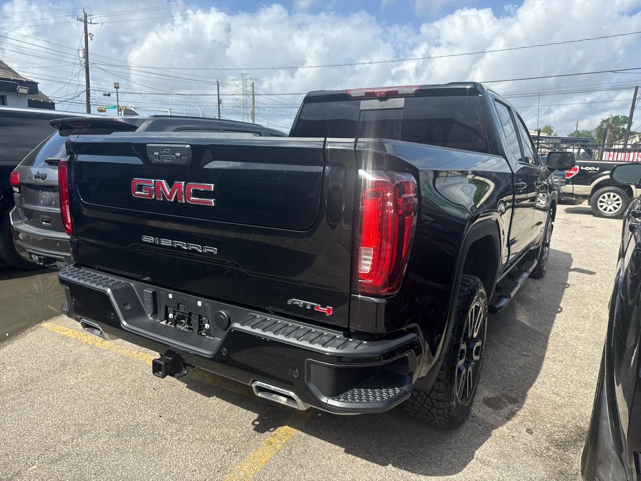 GMC Sierra 1500 4WD Crew Cab 147" AT4 2024