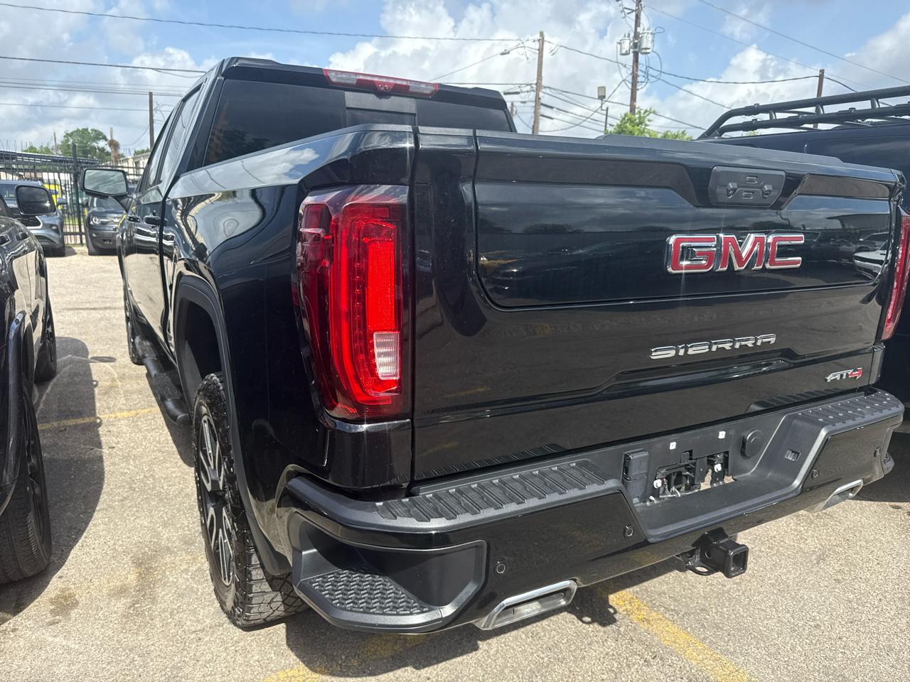 GMC Sierra 1500 4WD Crew Cab 147" AT4 2024